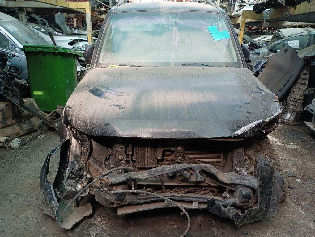 CAPOT Mitsubishi MONTERO 2012 USADO